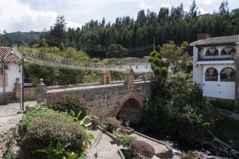 Die Calicanto-Brücke und der Fluss El Morro